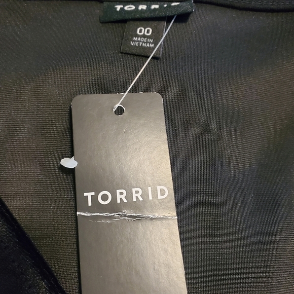 NWT Torrid Stretch Velvet Shirred Front Flutter Sleeve Top Black Size 00=M/L - Picture 7 of 12